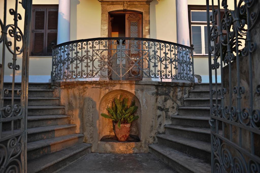 Doma Hotel Chrissi Akti Chania Exterior foto