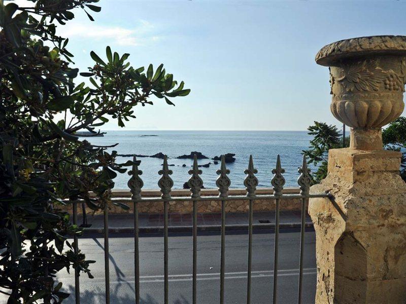 Doma Hotel Chrissi Akti Chania Exterior foto