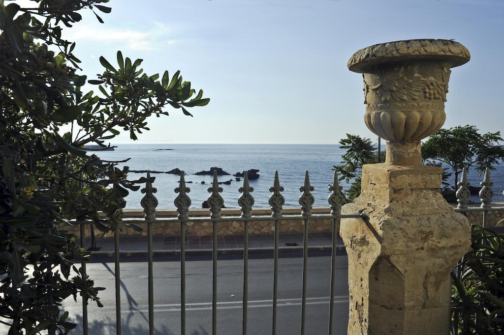 Doma Hotel Chrissi Akti Chania Exterior foto